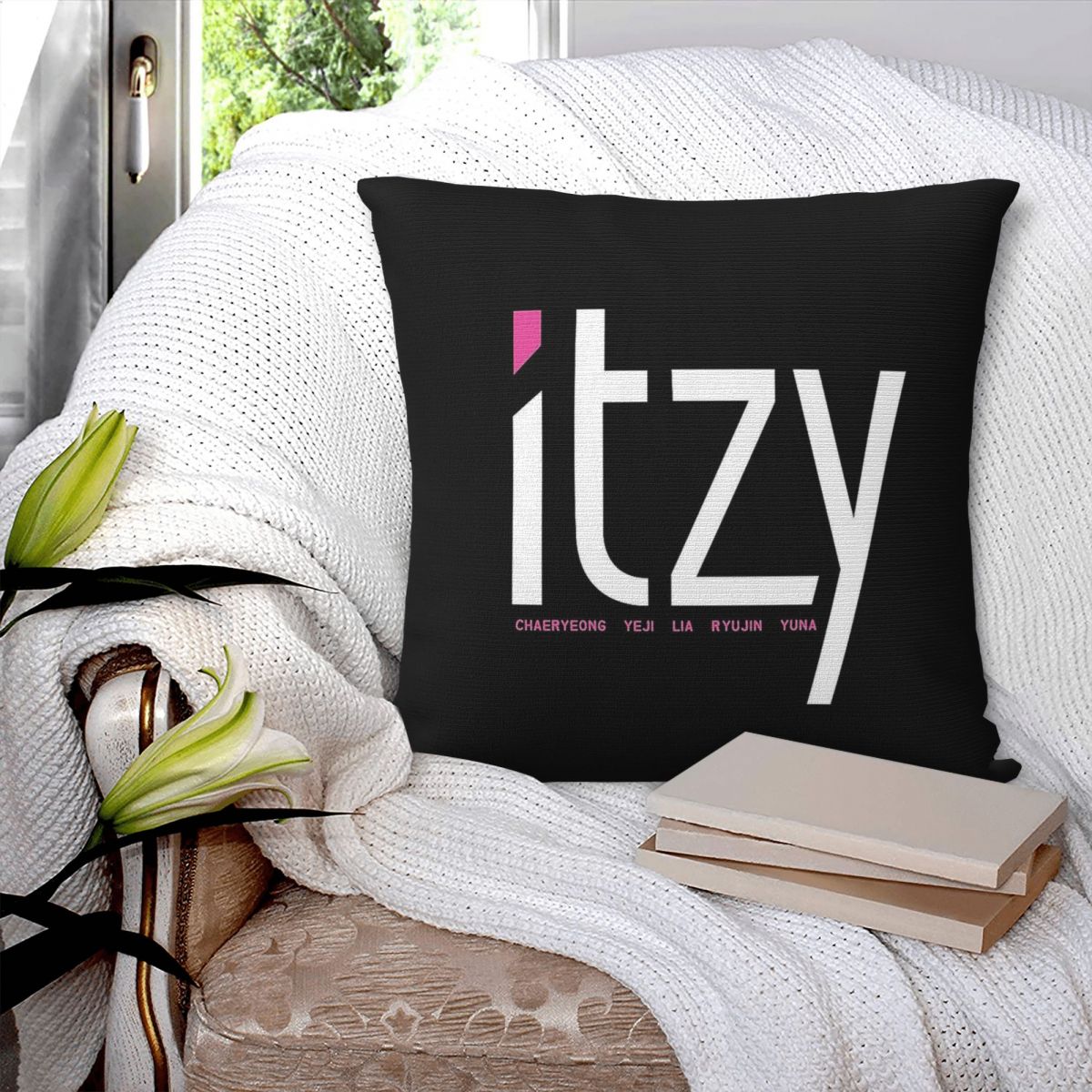 Itzy Band Dalla Dalla Square P - Home Decor Dallas recension och pris