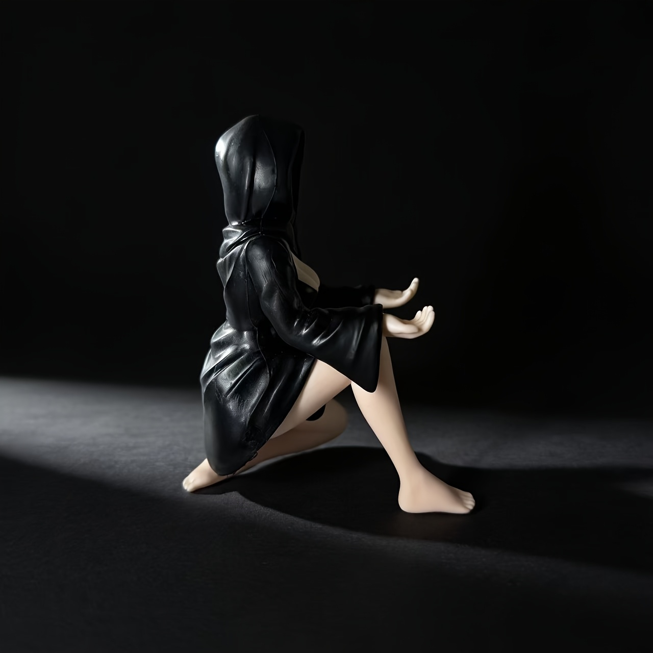 Gifts Mysterious Black Robe Qu - Home Decor Quirky recension och pris